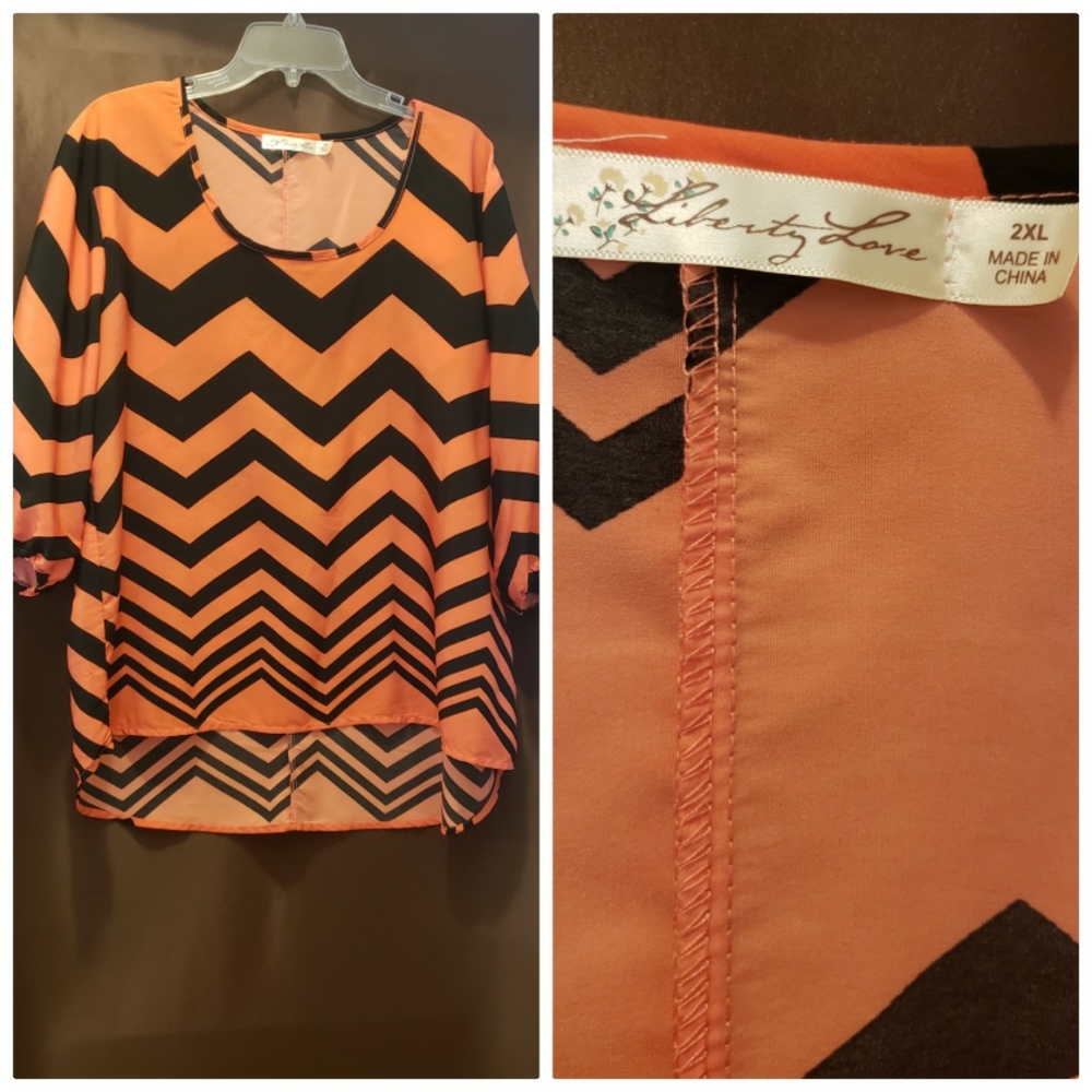 Blouse with puffy sleeves